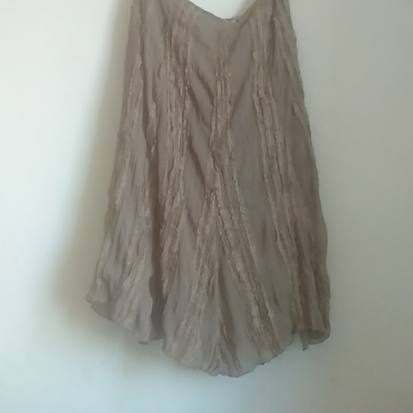 Khaki skirt with bottom triangles unique design with lning - Picture 8 of 8